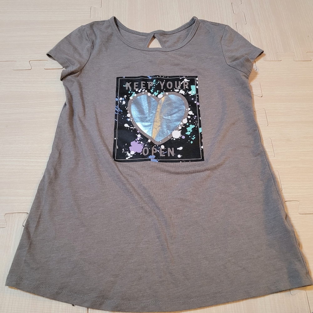 4/$10 Justice Gray Graphic Top Size 8